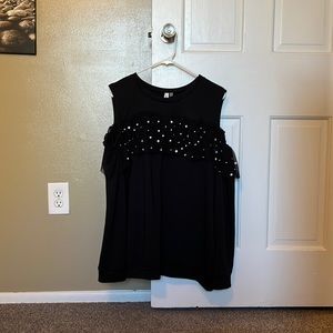 NWOT NY Collection Black Open Shoulder Top with Details